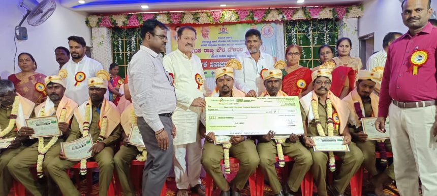 ಮುದ್ದೇಬಿಹಾಳದಲ್ಲಿ ಪೌರಕಾರ್ಮಿಕರ ದಿನಾಚರಣೆ: ೪೯ ಪೌರಕಾರ್ಮಿಕರಿಗೆ ತಲಾ ೭ ಸಾವಿರ ರೂ ಚಕ್ ವಿತರಣೆ ಪೌರಕಾರ್ಮಿಕರು ನಡೆದಾಡುವ ದೇವರಿದ್ದಂತೆ-ಶಾಸಕ ನಾಡಗೌಡ