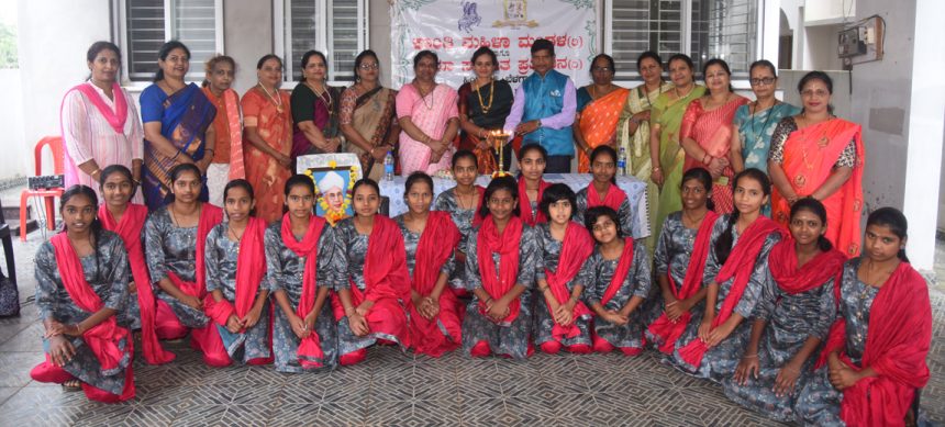 ಕ್ರಾಂತಿ ಮಹಿಳಾ ಮಂಡಳ, ಉಮಾ ಸಂಗೀತ ಪ್ರತಿಷ್ಠಾನದಿಂದ ಶಿಕ್ಷಕರ ದಿನಾಚರಣೆ ಕ್ರಾಂತಿ ಮಹಿಳಾ ಮಂಡಳ, ಉಮಾ ಸಂಗೀತ ಪ್ರತಿಷ್ಠಾನದಿಂದ ಶಿಕ್ಷಕರ ದಿನಾಚರಣೆ