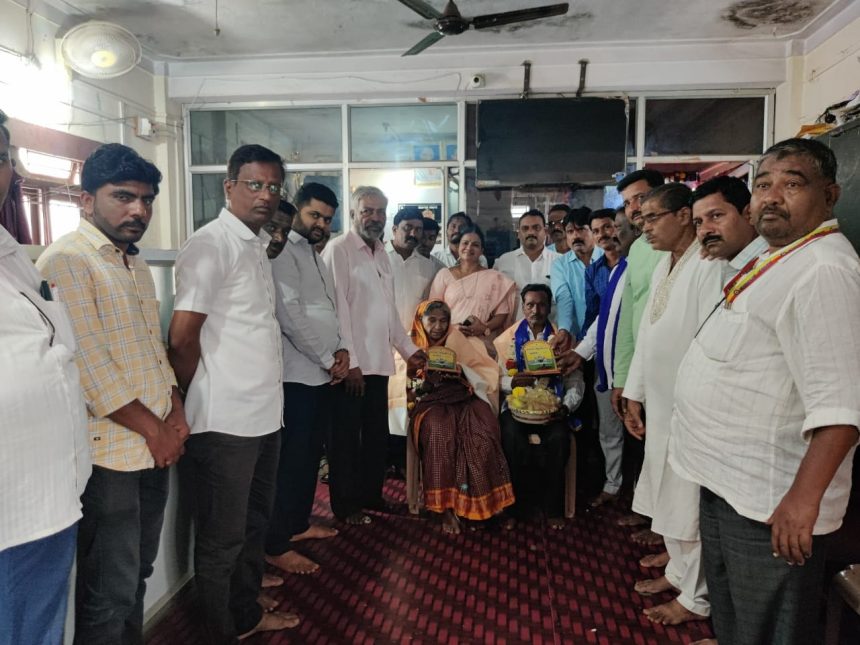ಘಟಪ್ರಭಾ ಪುರಸಭೆ ಕಾರ್ಯಾಲಯದಲ್ಲಿ ನಿವೃತ್ತಿ ಹೊಂದಿದ ನೌಕರರಿಗೆ ಬೀಳ್ಕೊಡುಗೆ