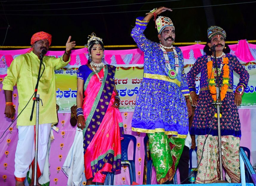 ನಾಯಕನಹಟ್ಟಿಯಲ್ಲಿ ಶಕ್ತಿ ಗಣಪತಿ ಮಹೋತ್ಸವದ ಹಾಸ್ಯ ನಾಟಕ ಜನಮನ ಸೆಳೆಯಿತು