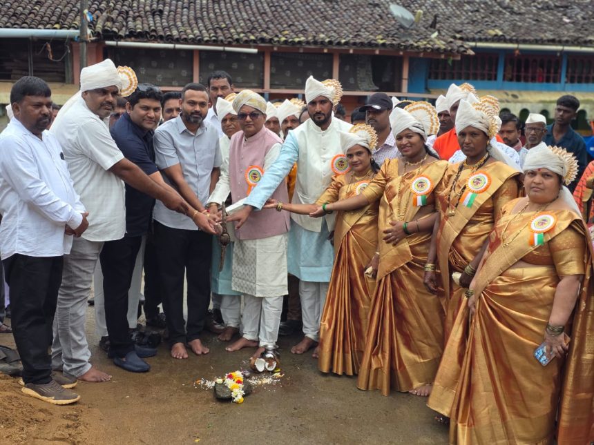 ಪೇವರ್ಸ್ ಅಳವಡಿಕೆ ಕಾಮಗಾರಿಗೆ ಚನ್ನರಾಜ ಹಟ್ಟಿಹೊಳಿ ಚಾಲನೆ