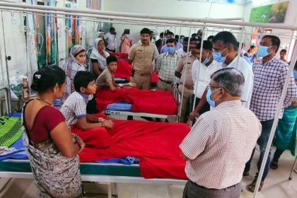 ಮಕ್ಕಳ ಆರೋಗ್ಯ ವಿಚಾರಿಸಿದ ಸಚಿವ ಸತೀಶ್‌ ಜಾರಕಿಹೊಳಿ