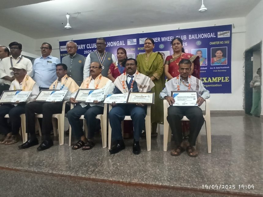 ಈಶ್ವರ ಗಡದವರ ಅವರಿಗೆ ಟೀಚರ್ಸ್ ಎಕ್ಸಲೆನ್ಸ್ ಅವಾರ್ಡ ಪ್ರಶಸ್ತಿ ಪ್ರದಾನ ಈಶ್ವರ ಗಡದವರ ಅವರಿಗೆ ಟೀಚರ್ಸ್ ಎಕ್ಸಲೆನ್ಸ್ ಅವಾರ್ಡ ಪ್ರಶಸ್ತಿ ಪ್ರದಾನ