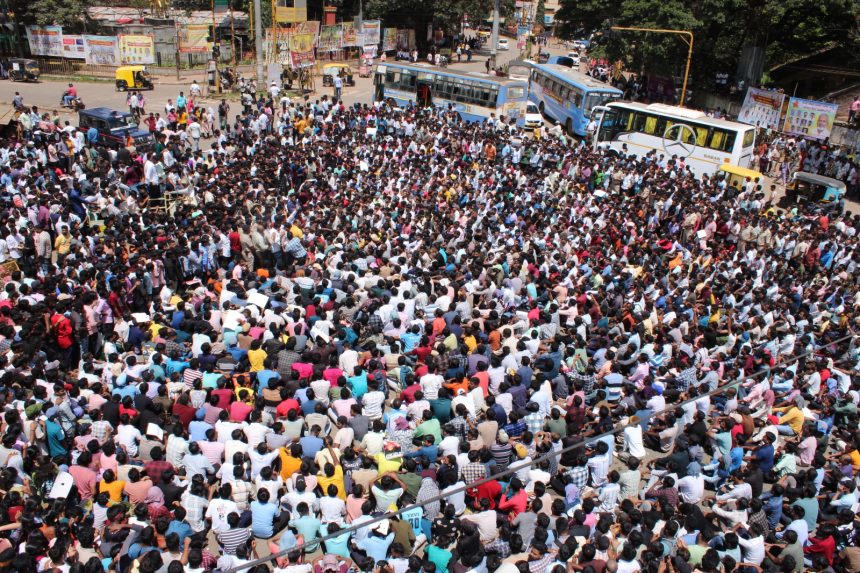 ಖಾಲಿ ಇರುವ ಹುದ್ದೆಗಳನ್ನು ಭರ್ತಿ ಮಾಡಬೇಕು: ರಾಜ್ಯ ವಿದ್ಯಾರ್ಥಿ ಸಂಘ ಪ್ರತಿಭಟನೆ ಖಾಲಿ ಇರುವ ಹುದ್ದೆಗಳನ್ನು ಭರ್ತಿ ಮಾಡಬೇಕು: ರಾಜ್ಯ ವಿದ್ಯಾರ್ಥಿ ಸಂಘ ಪ್ರತಿಭಟನೆ