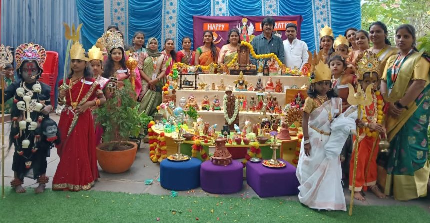 ಐರಿಸ್ ಫ್ಲೋರೈಟ್ಸ್ ಶಾಲೆಯಲ್ಲಿ ಬೊಂಬೆ ಹಬ್ಬ ವಿಜಯ ದಶಮಿ ಸಂಭ್ರಮ ಐರಿಸ್ ಫ್ಲೋರೈಟ್ಸ್ ಶಾಲೆಯಲ್ಲಿ ಬೊಂಬೆ ಹಬ್ಬ ವಿಜಯ ದಶಮಿ ಸಂಭ್ರಮ