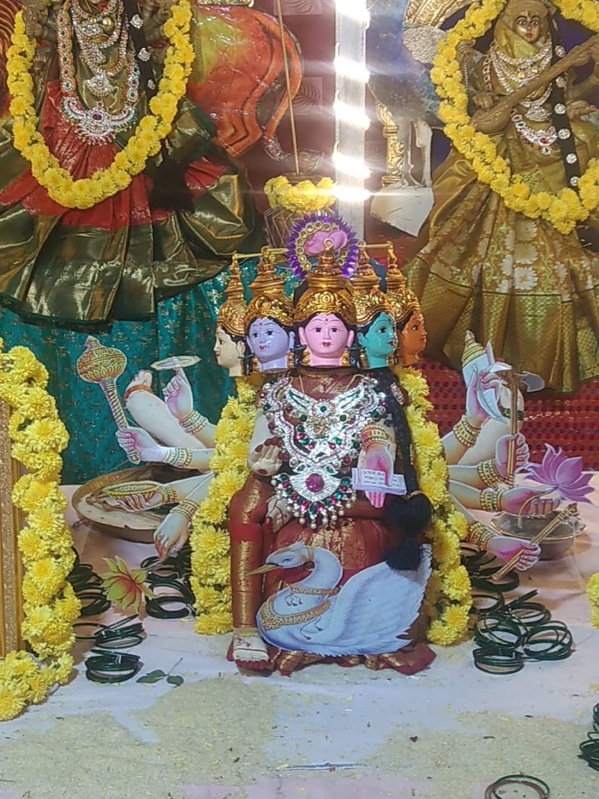 ಶರನ್ನವರಾತ್ರಿ (ದಸರಾ) ಉತ್ಸವ ಸೀತಾರಾಮ ಆಶ್ರಮದಲ್ಲಿ  ಆರನೇ  ದಿನ  ಗಾಯತ್ರಿದೇವಿ ಅಲಂಕಾರ