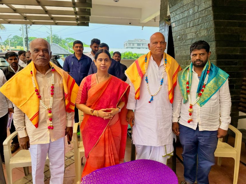 ಸಚಿವೆ ಹೆಬ್ಬಾಳಕರ್ ಭೇಟಿಯಾದ ಧನಲಕ್ಷ್ಮೀ ಶುಗರ್ಸ್ ನೂತನ ನಿರ್ದೇಶಕರು ಸಚಿವೆ ಹೆಬ್ಬಾಳಕರ್ ಭೇಟಿಯಾದ ಧನಲಕ್ಷ್ಮೀ ಶುಗರ್ಸ್ ನೂತನ ನಿರ್ದೇಶಕರು