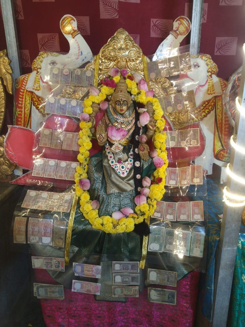 ಸೀತಾರಾಮ ಆಶ್ರಮದಲ್ಲಿ ಶರನ್ನವರಾತ್ರಿ ಉತ್ಸವಗಳು ; 7ನೇ ದಿನ ಖಾತ್ಯಾಯಿನಿ ದೇವಿ ಅಲಂಕಾರ ಸೀತಾರಾಮ ಆಶ್ರಮದಲ್ಲಿ ಶರನ್ನವರಾತ್ರಿ ಉತ್ಸವಗಳು ; 7ನೇ ದಿನ ಖಾತ್ಯಾಯಿನಿ ದೇವಿ ಅಲಂಕಾರ