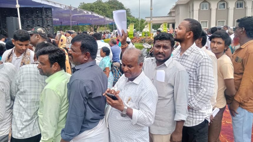 ಸಿರಿಗೇರಿ ಕ್ರಾಸ್ ನಲ್ಲಿ ಬಸ್ ತಂಗುದಾಣ ಶೌಚಾಲಯ ನಿರ್ಮಿಸಿ : ಸಿರಿಗೇರಿ ವಿರೂಪಾಕ್ಷಿ ಮನವಿ ಸಿರಿಗೇರಿ ಕ್ರಾಸ್ ನಲ್ಲಿ ಬಸ್ ತಂಗುದಾಣ ಶೌಚಾಲಯ ನಿರ್ಮಿಸಿ : ಸಿರಿಗೇರಿ ವಿರೂಪಾಕ್ಷಿ ಮನವಿ