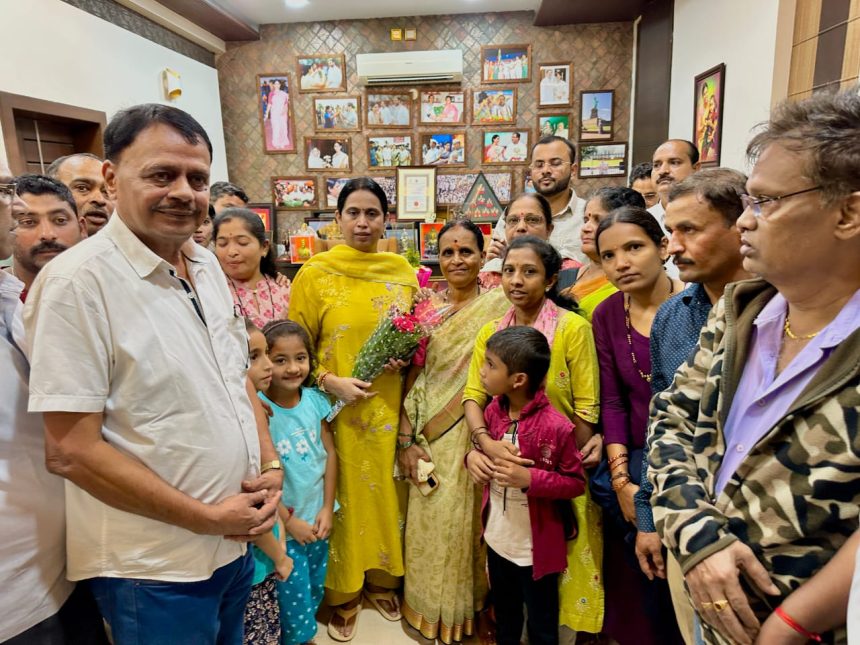 ಸಚಿವೆ ಲಕ್ಷ್ಮೀ ಹೆಬ್ಬಾಳಕರ್ ಅವರಿಗೆ ಅಭಿನಂದನೆಗಳ ಮಹಾಪೂರ ಸಚಿವೆ ಲಕ್ಷ್ಮೀ ಹೆಬ್ಬಾಳಕರ್ ಅವರಿಗೆ ಅಭಿನಂದನೆಗಳ ಮಹಾಪೂರ