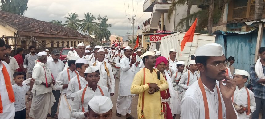 ಭಕ್ತಿಪೂರ್ವಕ ಗಣೇಶ ಮೂರ್ತಿ ವಿಸರ್ಜನೆ ಭಕ್ತಿಪೂರ್ವಕ ಗಣೇಶ ಮೂರ್ತಿ ವಿಸರ್ಜನೆ