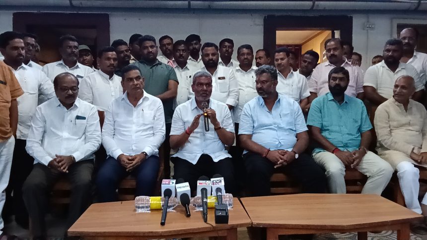 ಯರಗಟ್ಟಿ ಕ್ಷೇತ್ರಕ್ಕೆ ಶಾಸಕ ವಿಶ್ವಾಸ ವೈದ್ಯ, ಸವದತ್ತಿ ಕ್ಷೇತ್ರಕ್ಕೆ ವಿರೂಪಾಕ್ಷ ಮಾಮನಿ ಫೈನಲ್: ಬಾಲಚಂದ್ರ ಜಾರಕಿಹೊಳಿಯವರ ಸಂಧಾನ ಯಶಸ್ವಿ