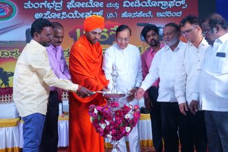 ಮಾನವ ಸಂಬಂಧಗಳು ಮೊಬೈಲ್ ಬಳಕೆಯಿಂದ ಮಾಯ: ಮರಿ ಕೊಟ್ಟೂರು ಸ್ವಾಮಿಗಳು