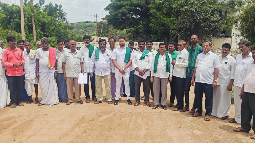 ಪ್ಯಾಕ್ಟರಿ ಧೂಳಿನಿಂದ ಗ್ರಾಮಸ್ಥರು ರೋಗಕ್ಕೆ ತುತ್ತಾಗಿದ್ದಾರೆ: ತಹಶೀಲ್ದಾರ್ ನಿರ್ಲಕ್ಷ ಆರೋಪ