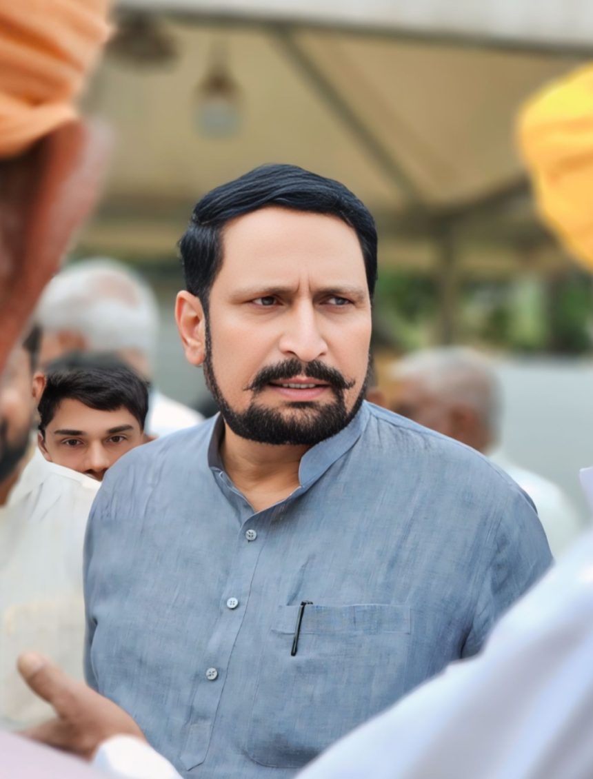 ಬಿಡಿಸಿಸಿ ಬ್ಯಾಂಕಿನ ಚುನಾವಣೆಯಲ್ಲಿ ಗೆಲ್ಲುವ ಬಗ್ಗೆ ಭವಿಷ್ಯ ಹೇಳಲು ನಾನು ಭವಿಷ್ಯಗಾರನಲ್ಲ: ಶಾಸಕ ಲಕ್ಷ್ಮಣ ಸವದಿ ಬಿಡಿಸಿಸಿ ಬ್ಯಾಂಕಿನ ಚುನಾವಣೆಯಲ್ಲಿ ಗೆಲ್ಲುವ ಬಗ್ಗೆ ಭವಿಷ್ಯ ಹೇಳಲು ನಾನು ಭವಿಷ್ಯಗಾರನಲ್ಲ: ಶಾಸಕ ಲಕ್ಷ್ಮಣ ಸವದಿ