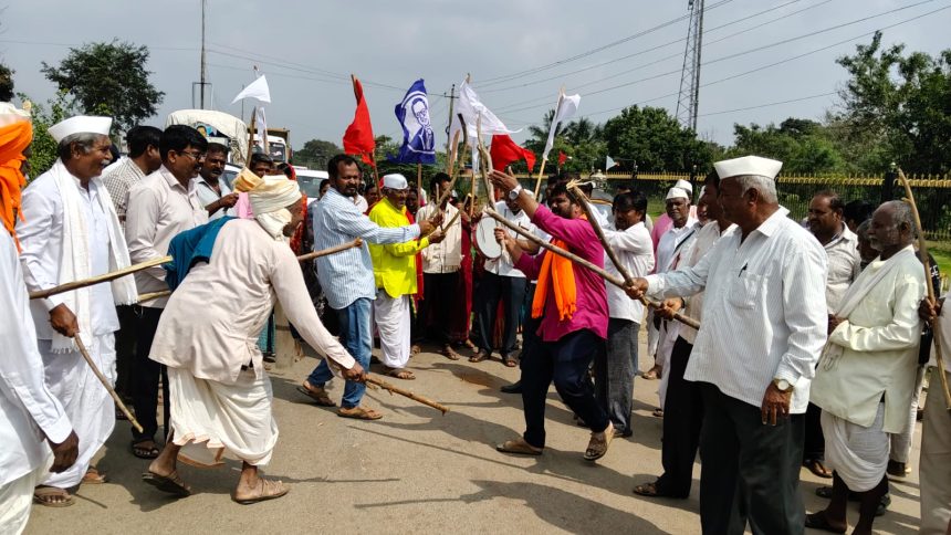 ಅವೈಜ್ಞಾನಿಕ ಒಳಮೀಸಲಾತಿ ವರ್ಗೀಕರಣ; 12ನೇ ದಿನದತ್ತ ಬಂಜಾರರ ಅಹೋರಾತ್ರಿ ಧರಣಿ ಅವೈಜ್ಞಾನಿಕ ಒಳಮೀಸಲಾತಿ ವರ್ಗೀಕರಣ; 12ನೇ ದಿನದತ್ತ ಬಂಜಾರರ ಅಹೋರಾತ್ರಿ ಧರಣಿ