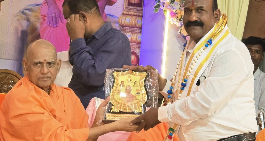 ಎಸ್ ಎಲ್ ಕಟ್ಟಿಗೆ ಶಿವಾನಂದ ಭಾರತಿ ಶ್ರೀ ಸನ್ಮಾನ