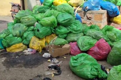 ಕಸದ ರಾಶಿ ತೆರವಿಗೆ ಸಾರ್ವಜನಿಕರ ಆಗ್ರಹ