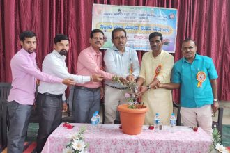 ಕಡ್ಡಾಯವಾಗಿ ಮತದಾನ ಮಾಡಬೇಕು – ಉಪನ್ಯಾಸಕ ರಾಮದುರ್ಗ