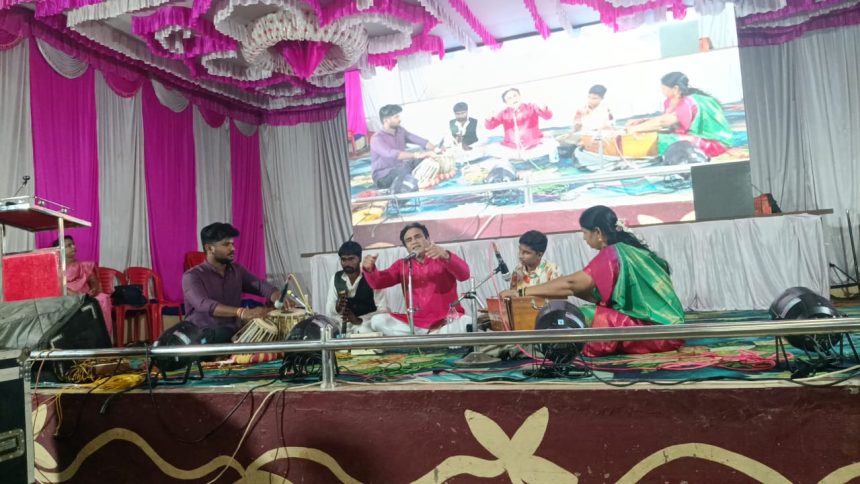 ಕಿತ್ತೂರು ಉತ್ಸವದಲ್ಲಿ ಖ್ಯಾತ ಸಂಗೀತ ಗಾಯಕ ಜಿ ಮಾರುತಿ ರಾವ ಉತ್ತಮ ಗಾಯನ ಕಿತ್ತೂರು ಉತ್ಸವದಲ್ಲಿ ಖ್ಯಾತ ಸಂಗೀತ ಗಾಯಕ ಜಿ ಮಾರುತಿ ರಾವ ಉತ್ತಮ ಗಾಯನ
