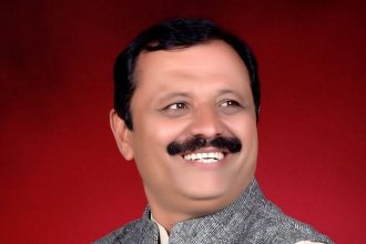 ನಗು ತರಿಸುತ್ತಾ ನೈತಿಕ ಸಂದೇಶ ನೀಡುವ ಶೈಲಿ ರಾಜು ತಾಳಿಕೋಟಿ ಅವರದು
