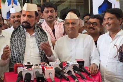 ಪ್ರತಿಷ್ಠೆ ಬಿಟ್ಟು ರೈತರ ವಿಶ್ವಾಸಕ್ಕೆ ದಕ್ಕೆ ತರದ ರೀತಿಯಲ್ಲಿ ಬ್ಯಾಂಕ ನಡೆಯಬೇಕು: ಲಕ್ಷ್ಮಣ ಸವದಿ 