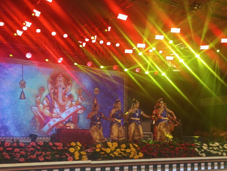 ಕಿತ್ತೂರು ಉತ್ಸವ -2025: ಮಳೆಯಲ್ಲೂ  ಭರ್ಜರಿ ರಸದೌತನ ನೀಡಿದ ಕಲಾವಿದರು  ಕಿತ್ತೂರು ಉತ್ಸವ -2025: ಮಳೆಯಲ್ಲೂ  ಭರ್ಜರಿ ರಸದೌತನ ನೀಡಿದ ಕಲಾವಿದರು