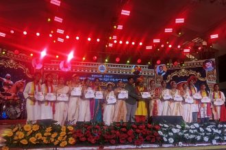ಕಿತ್ತೂರು ಉತ್ಸವ -2025    ಮಳೆಯಲ್ಲೂ  ಭರ್ಜರಿ ರಸದೌತನ ನೀಡಿದ ಕಲಾವಿದರು.