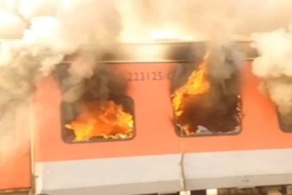 ಅಮೃತಸರ-ಸಹರ್ಸಾ ಗರೀಬ್ ರಥ ಎಕ್ಸ್​ಪ್ರೆಸ್​ ರೈಲಿನಲ್ಲಿ ಬೆಂಕಿ: ಹೊತ್ತಿ ಉರಿದ ಬೋಗಿಗಗಳು
