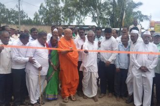 ಮಾರುತೇಶ್ವರ ಮಂದಿರದ ಆವರಣದಲ್ಲಿ ಗುರುವಾರ ವಾರದ ಸಂತೆಗೆ ಚಾಲನೆ