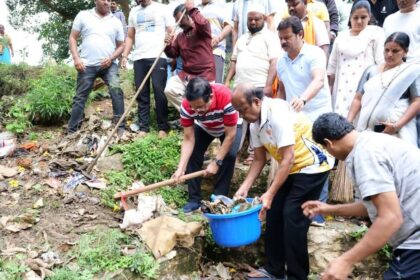  ಶಾಲ್ಮಲಾ ನದಿ ಉಗಮ ಸ್ಥಾನದ ಬಳಿ ಸ್ವಚ್ಛತಾ ಕಾರ್ಯ ಕೈಗೊಂಡ ಕೇಂದ್ರ ಸಚಿವ ಜೋಶಿ