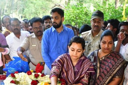 ಧಾರವಾಡ ರಂಗಾಯಣ ನಿರ್ದೇಶಕ ದಿ. ರಾಜು ತಾಳಿಕೋಟಿ  ಪಾರ್ಥಿವ ಶರೀರದ ಅಂತಿಮ ದರ್ಶನ 