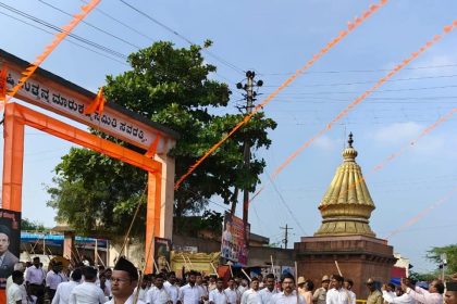 ಗಣವೇಷಧಾರಿಗಳ ಆಕರ್ಷಕ ಪಥಸಂಚಲನ: ಹೂಮಳೆ ಸುರಿಸಿ ಸಂಭ್ರಮ