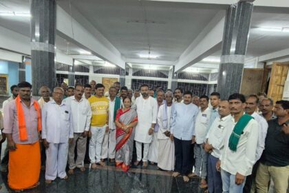 ವಿವಿಧ ಗ್ರಾಮಗಳ ರೈತರಿಂದ ಚನ್ನರಾಜ ಹಟ್ಟಿಹೊಳಿ ಅವರಿಗೆ ಸನ್ಮಾನ