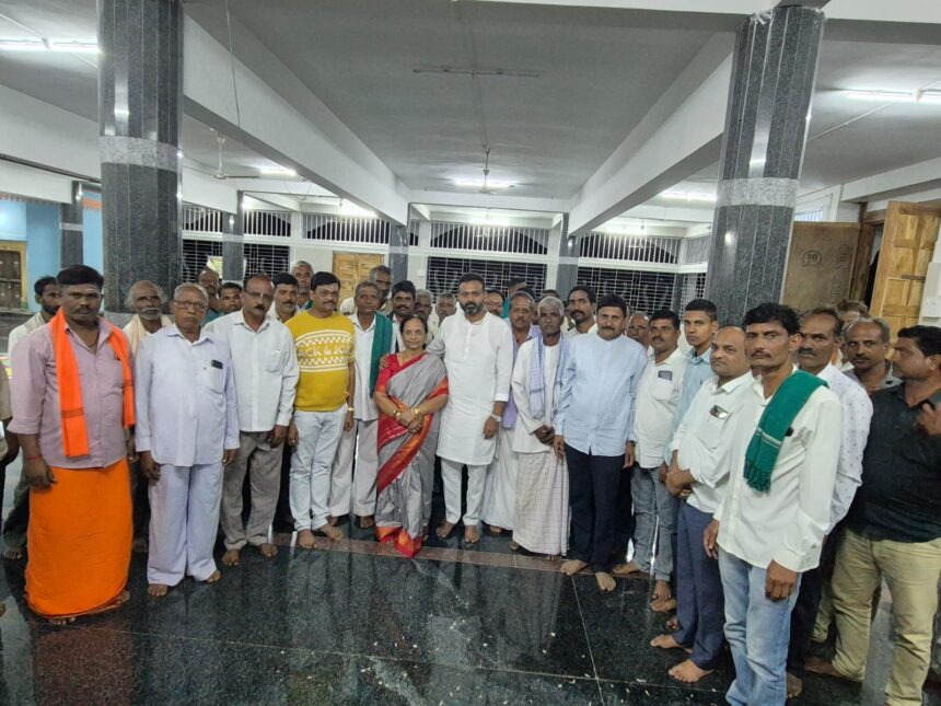 ವಿವಿಧ ಗ್ರಾಮಗಳ ರೈತರಿಂದ ಚನ್ನರಾಜ ಹಟ್ಟಿಹೊಳಿ ಅವರಿಗೆ ಸನ್ಮಾನ