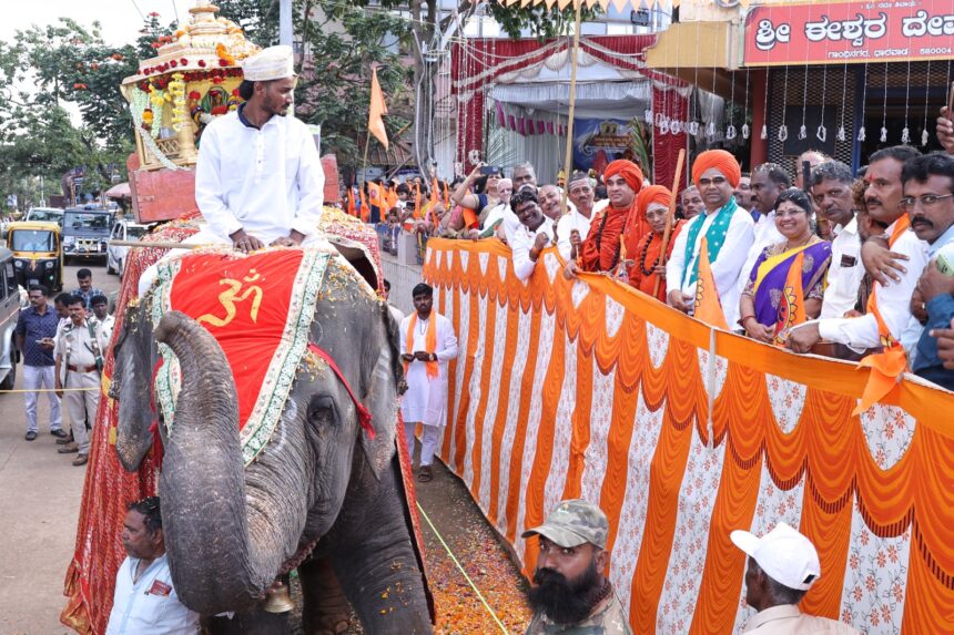 ಮೈಸೂರು ಜಂಬೂ ಸವಾರಿ ಉತ್ಸವದ ಮಾದರಿಯಲ್ಲೇ ಧಾರವಾಡದಲ್ಲೂ ಉತ್ಸವ ಮೈಸೂರು ಜಂಬೂ ಸವಾರಿ ಉತ್ಸವದ ಮಾದರಿಯಲ್ಲೇ ಧಾರವಾಡದಲ್ಲೂ ಉತ್ಸವ