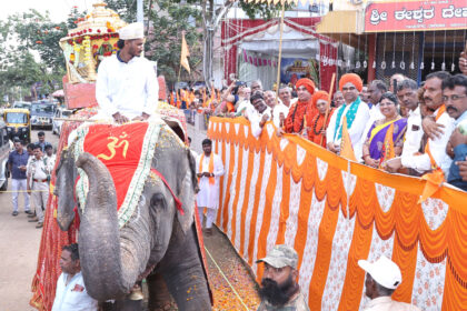 ದಸರಾ ಜಂಬೂ ಸವಾರಿ ಉತ್ಸವ ಧಾರವಾಡದಲ್ಲಿ ಗಮನಸೆಳೆದ ದಸರಾ ಜಂಬೂ ಸವಾರಿ ಉತ್ಸವ