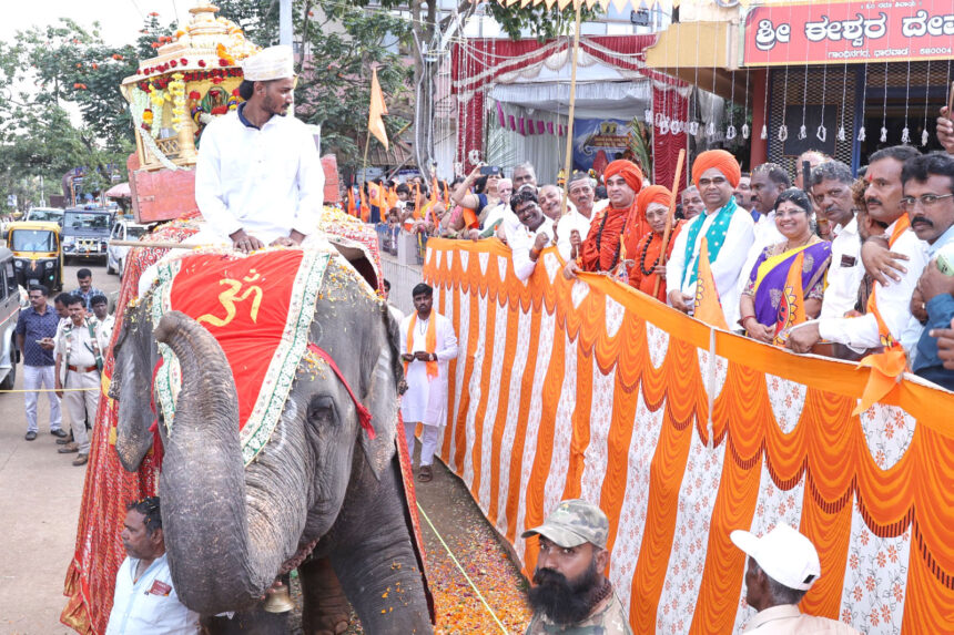 ದಸರಾ ಜಂಬೂ ಸವಾರಿ ಉತ್ಸವ ಧಾರವಾಡದಲ್ಲಿ ಗಮನಸೆಳೆದ ದಸರಾ ಜಂಬೂ ಸವಾರಿ ಉತ್ಸವ