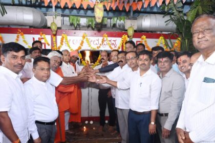 ಕೃಷ್ಣಾ ಸಹಕಾರಿ ಸಕ್ಕರೆ ಕಾರ್ಖಾನೆಯ ಬಾಯಲರ್ ಪ್ರದೀಪನ; ಪ್ರಸಕ್ತ ವರ್ಷ 8 ಲಕ್ಷ ಟನ್ ಕಬ್ಬು ನುರಿಸುವ ಗುರಿ : ಪರಪ್ಪ ಸವದಿ 