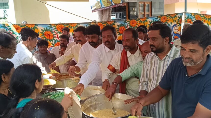 ನವರಾತ್ರಿ ಉತ್ಸವ ಬಾಲಾಜಿ ಯುವಕ ಸಂಘದಿಂದ ಅನ್ನದಾನ ಕಾರ್ಯಕ್ರಮ 