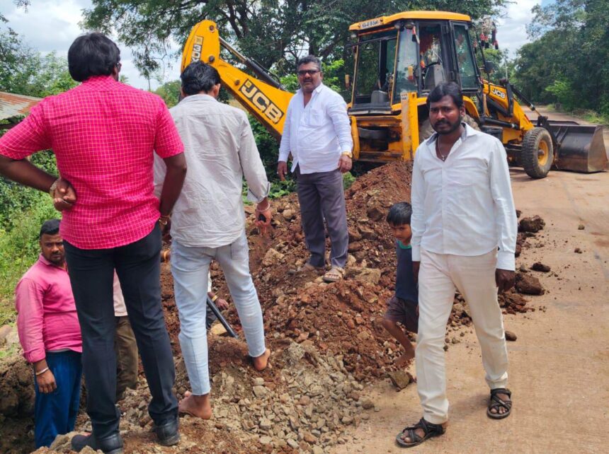 ಕುಡಿಯುವ ನೀರಿಗೆ ಸಮಸ್ಯೆ ಎಚ್ಚೆತ್ತ ಅಧಿಕಾರಿಗಳು: ಕುರುಬಗಟ್ಟಿ ಗ್ರಾಮದಲ್ಲಿ ಬರದಿಂದ ಸಾಗಿದ ಕಾಮಗಾರಿ