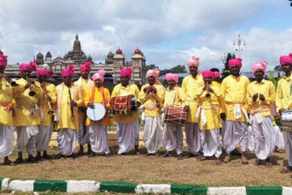 ನಾಡಹಬ್ಬ ಮೈಸೂರು ದಸರೆಯಲ್ಲಿ ಪಾಲ್ಗೊಂಡ ರನ್ನ ಬೆಳಗಲಿಯ ಕಲಾವಿದರು