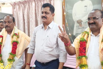 ಹುಕ್ಕೇರಿ ವಿದ್ಯುತ ಸಹಕಾರಿ ಸಂಘಕ್ಕೆ ಅಧ್ಯಕ್ಷರಾಗಿ ಮಹಾವೀರ ನೀಲಜಗಿ, ಉಪಾಧ್ಯಕ್ಷರಾಗಿ ಅಜಿತ ಮುನ್ನೊಳಿ ಅವರೋಧ ಆಯ್ಕೆ.