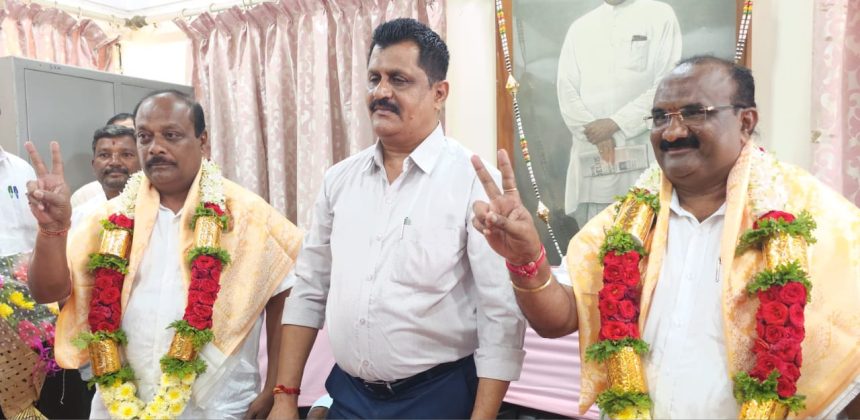 ಹುಕ್ಕೇರಿ ವಿದ್ಯುತ ಸಹಕಾರಿ ಸಂಘಕ್ಕೆ ಅಧ್ಯಕ್ಷರಾಗಿ ಮಹಾವೀರ ನೀಲಜಗಿ, ಉಪಾಧ್ಯಕ್ಷರಾಗಿ ಅಜಿತ ಮುನ್ನೊಳಿ ಅವರೋಧ ಆಯ್ಕೆ.