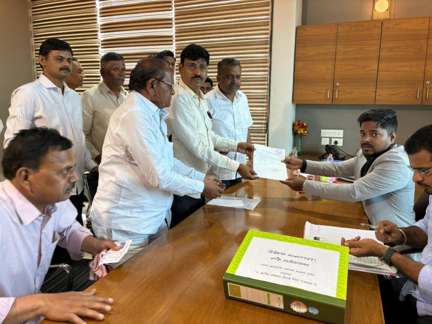 ಡಿ ಸಿ ಸಿ ಬ್ಯಾಂಕ ನಿರ್ದೇಶಕ ಸ್ಥಾನಕ್ಕೆ ನಾನಾಸಾಹೇಬ ಪಾಟೀಲ ನಾಮಪತ್ರ ಸಲ್ಲಿಕೆ