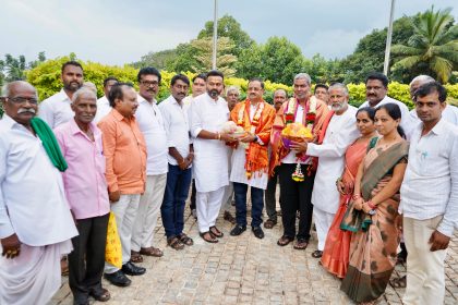 ಬಾಲಚಂದ್ರ ಜಾರಕಿಹೊಳಿ, ಅಣ್ಣಾ ಸಾಹೇಬ ಜೊಲ್ಲೆಗೆ ಸನ್ಮಾನ