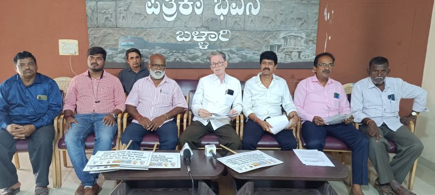 ಬ್ಯಾಂಕುಗಳು ಮಿನಿಮಮ್ ಬ್ಯಾಲೆನ್ಸ್ ಎಂಬ ಹಗಲು ದರೋಡೆಯನ್ನು ನಿಲ್ಲಿಸಲಿ : ಜನ ಹಿತ ಪಕ್ಷ ಆಗ್ರಹ ಬ್ಯಾಂಕುಗಳು ಮಿನಿಮಮ್ ಬ್ಯಾಲೆನ್ಸ್ ಎಂಬ ಹಗಲು ದರೋಡೆಯನ್ನು ನಿಲ್ಲಿಸಲಿ : ಜನ ಹಿತ ಪಕ್ಷ ಆಗ್ರಹ