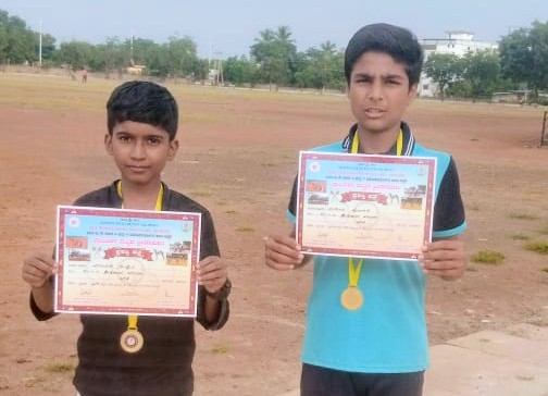 ಜಿಲ್ಲಾ ಮಟ್ಟದ ಚದುರಂಗ ಸ್ಪರ್ಧೆಗೆ ವಿನಾಯಕ ಕುಳ್ಳೂರ ಮತ್ತು ಮನೋಜ ಪುರಾಣಿಕ ಆಯ್ಕೆ