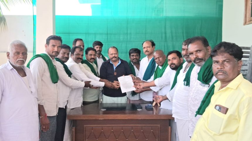 ತುಂಗಭದ್ರ ಜಲಾಶಯದಿಂದ ಬೇಸಿಗೆ ಬೆಳೆಗೆ ನೀರು ಬಿಡುವಂತೆ ತುಂಗಭದ್ರ ರೈತ ಸಂಘ ಒತ್ತಾಯ 