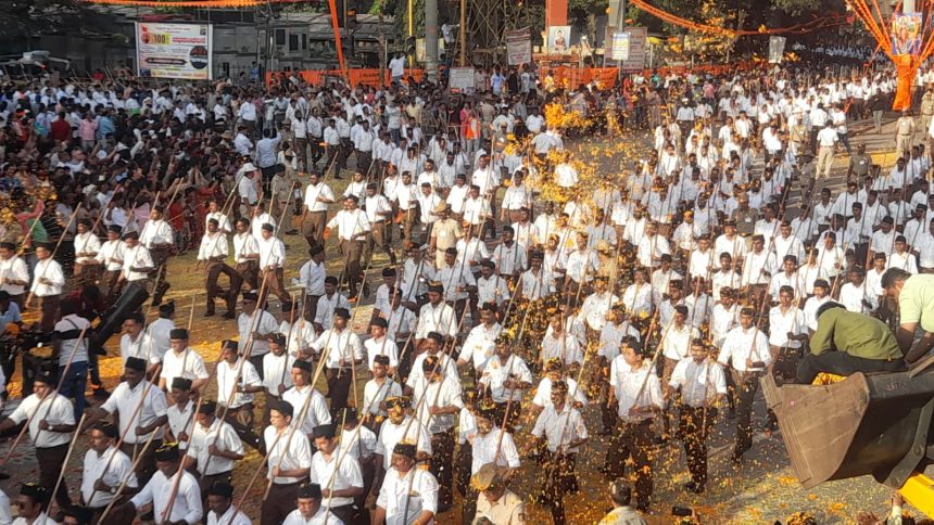 ಧಾರವಾಡದಲ್ಲಿ ಆರ್ ಎಸ್ ಎಸ್ ಆಕರ್ಷಕ ಬೃಹತ್ ಪಥಸಂಚನ